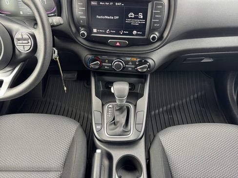Used 2023 Kia Soul LX FWD image 11