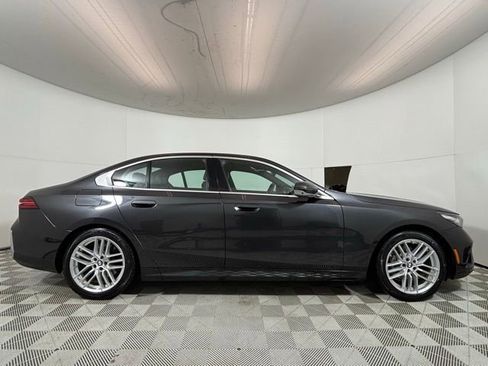 Used 2024 BMW 530i xDrive w/ Premium Package AWD/4WD image 8