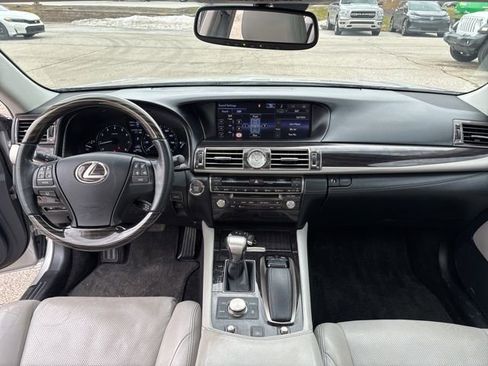 Used 2015 Lexus LS 460 AWD w/ Comfort Package image 25