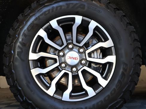 Used 2021 GMC Sierra 1500 AT4 w/ AT4 Value Package AWD/4WD image 10