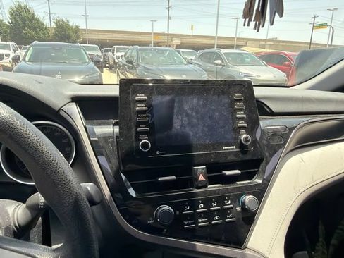 Used 2021 Toyota Camry LE FWD image 10