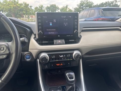 Used 2022 Toyota RAV4 Limited image 18