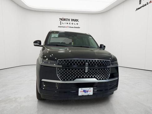 New 2026 Lincoln Navigator L Reserve AWD/4WD image 4