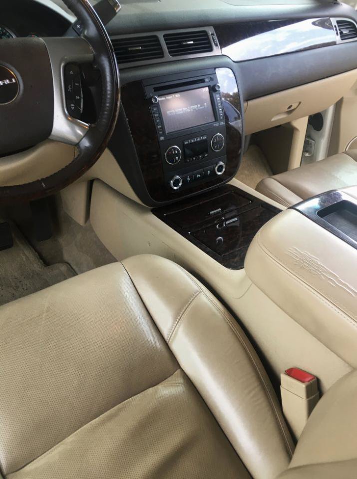Used 2012 GMC Yukon XL Denali RWD image 23