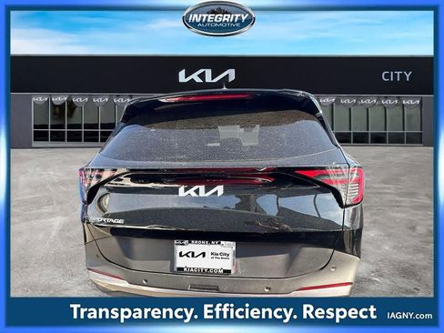Certified 2026 Kia Sportage EX w/ EX Panorama Roof Package FWD image 4