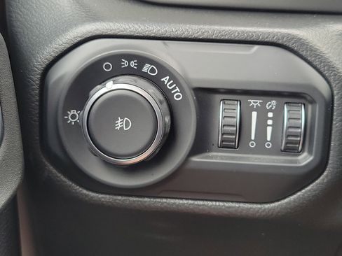 Used 2021 Jeep Wrangler Unlimited Sahara AWD/4WD image 24