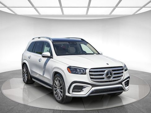 New 2026 Mercedes-Benz GLS 580 4MATIC image 5