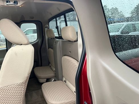 Used 2016 Nissan Frontier SV image 15