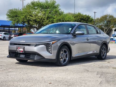 Used 2025 Kia K4 LXS image 3
