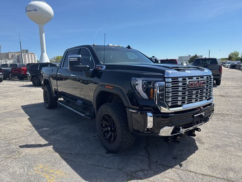Used 2024 GMC Sierra 2500 Denali w/ Technology Package AWD/4WD image 4