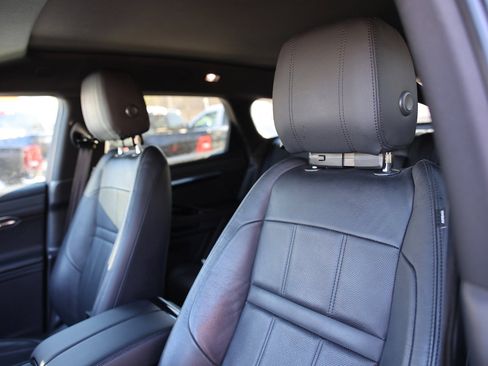 Used 2020 Land Rover Range Rover Evoque SE image 19