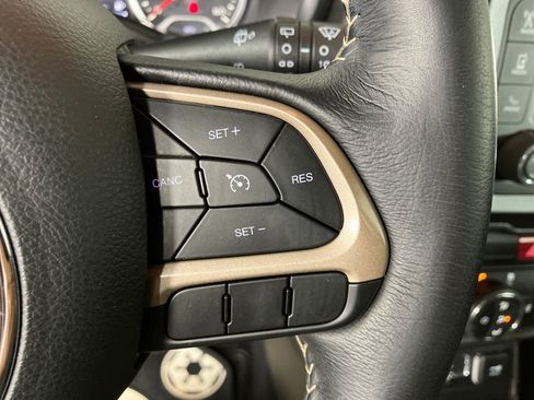 Used 2017 Jeep Renegade Trailhawk image 18