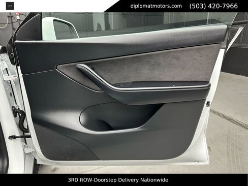 Used 2022 Tesla Model Y Long Range image 28