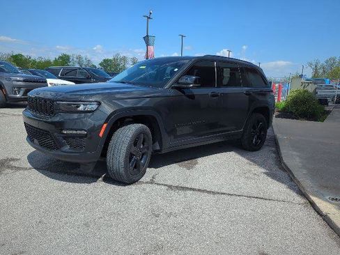 Certified 2024 Jeep Grand Cherokee Limited w/ Black Appearance Package AWD/4WD image 4