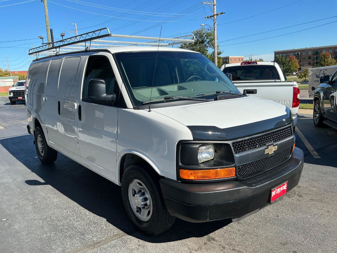 Used 2016 Chevrolet Express 2500 RWD image 3
