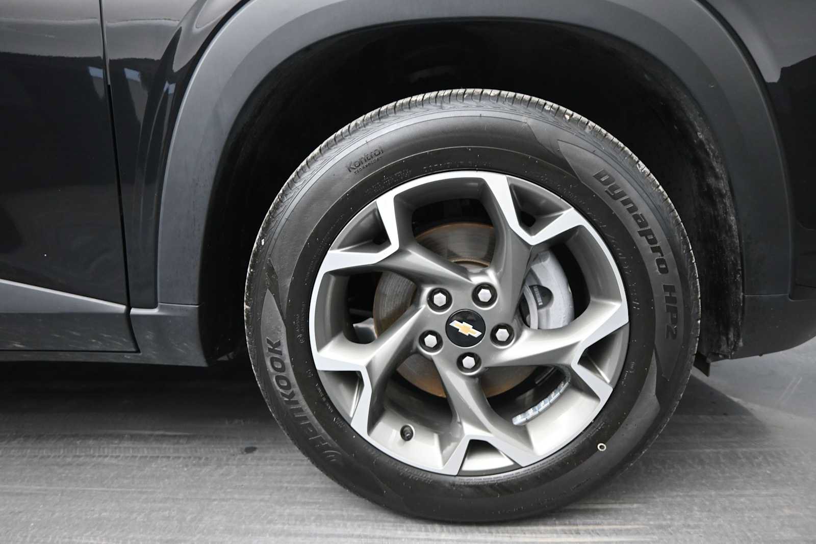Used 2025 Chevrolet Trax LT FWD image 10