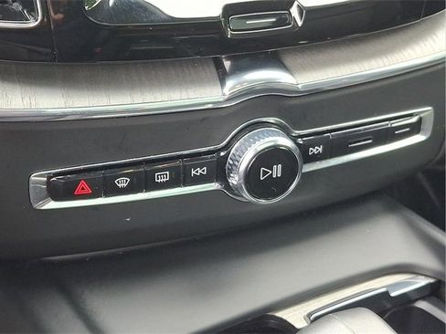 Certified 2025 Volvo XC60 B5 Plus image 16
