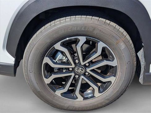 Used 2025 Toyota Corolla Cross AWD Hybrid w/ Moonroof Package image 22