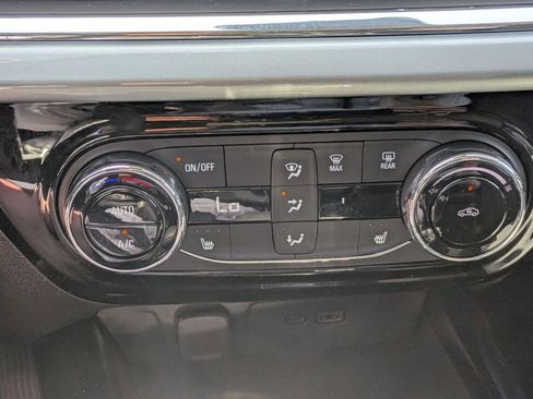 Used 2025 Chevrolet Trax LT w/ LT Convenience Package image 22