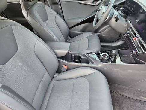 Used 2023 Kia Niro Wind w/ Wind Preserve Package FWD image 12