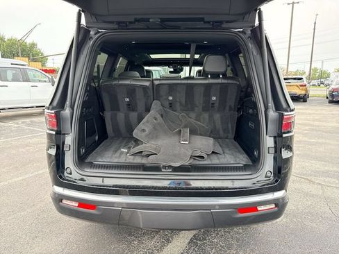 Used 2022 Jeep Wagoneer Series III w/ Premium Group I AWD/4WD image 25