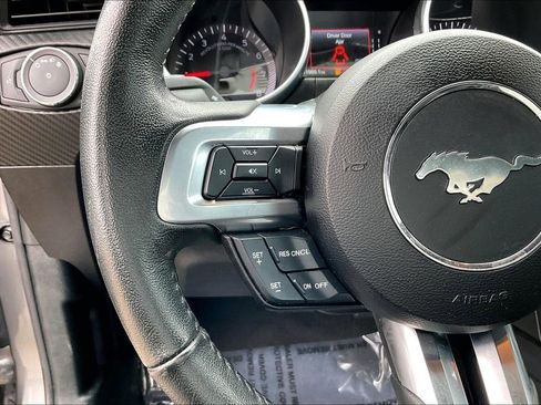 Certified 2022 Ford Mustang Coupe image 8