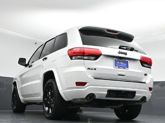 Used 2020 Jeep Grand Cherokee Overland AWD/4WD image 43