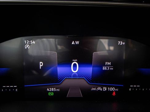 Certified 2025 Volkswagen Taos SE image 38