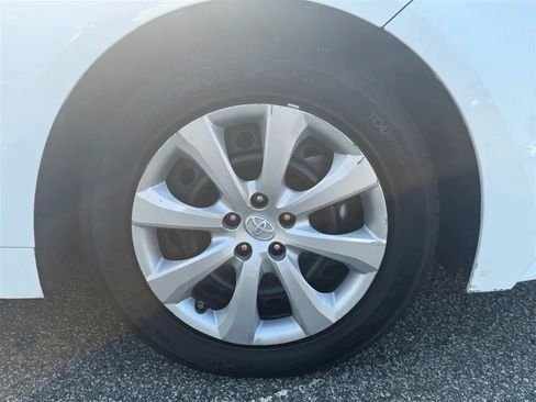 Used 2021 Toyota Corolla LE FWD image 38