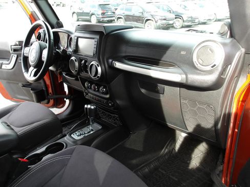 Used 2014 Jeep Wrangler Unlimited Sahara w/ Mopar Chrome Edition Group AWD/4WD image 13