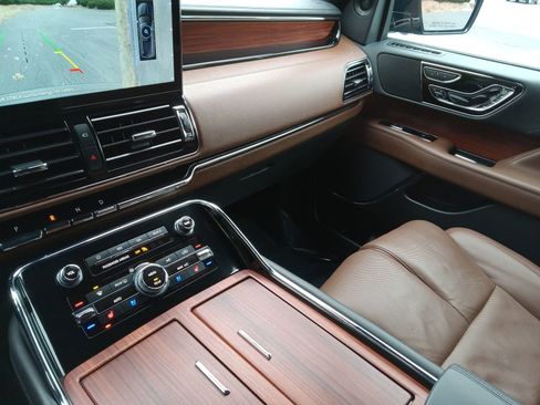 Used 2024 Lincoln Navigator L Reserve image 21