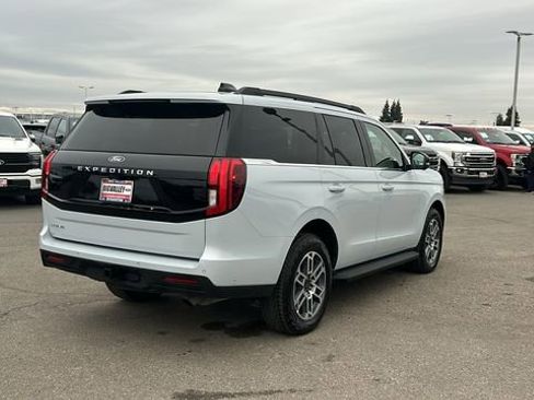 Certified 2025 Ford Expedition Active image 3