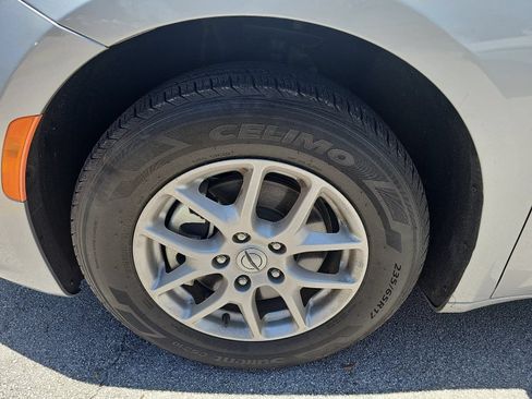 Used 2024 Chrysler Pacifica Touring-L FWD image 10