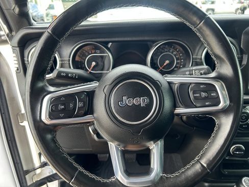Used 2021 Jeep Gladiator Overland AWD/4WD image 17