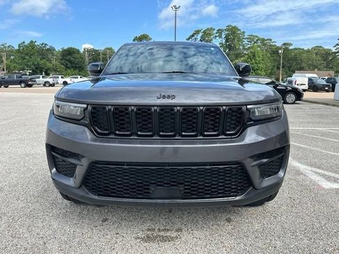 Used 2024 Jeep Grand Cherokee Altitude RWD image 2