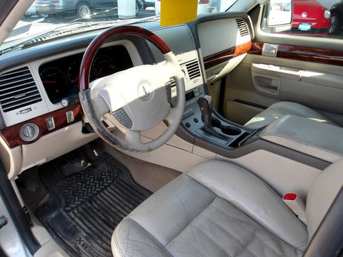 Used 2004 Lincoln Aviator AWD image 9