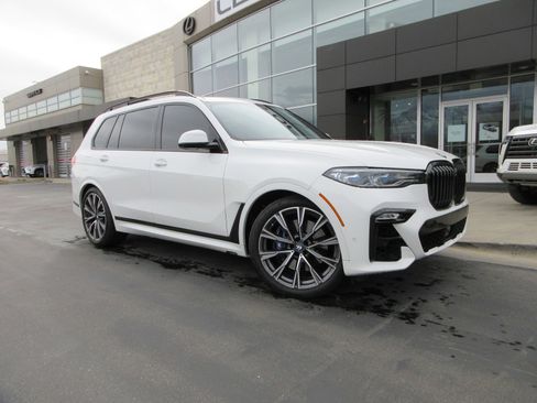 Used 2021 BMW X7 M50i image 14