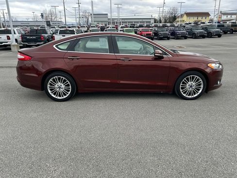Used 2016 Ford Fusion SE w/ Equipment Group 202A image 4