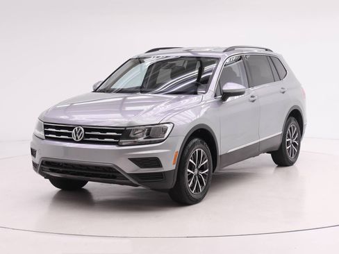 Used 2020 Volkswagen Tiguan SE FWD image 1
