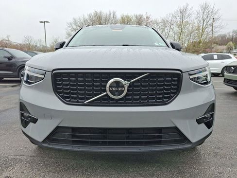 Certified 2025 Volvo XC40 B5 Plus image 2