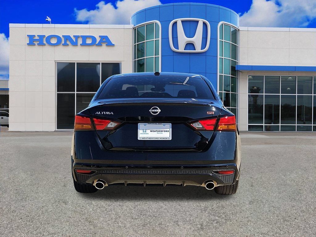 Used 2024 Nissan Altima 2.5 SR FWD image 4