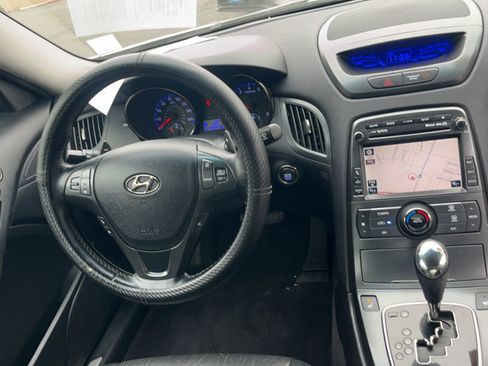 Used 2011 Hyundai Genesis 3.8 image 9