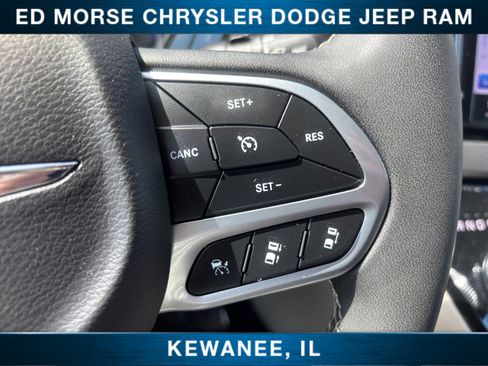 Used 2024 Chrysler Pacifica Touring-L FWD image 26