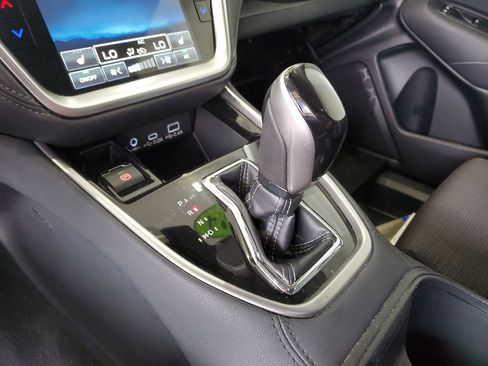 Used 2024 Subaru Outback Premium AWD/4WD image 30
