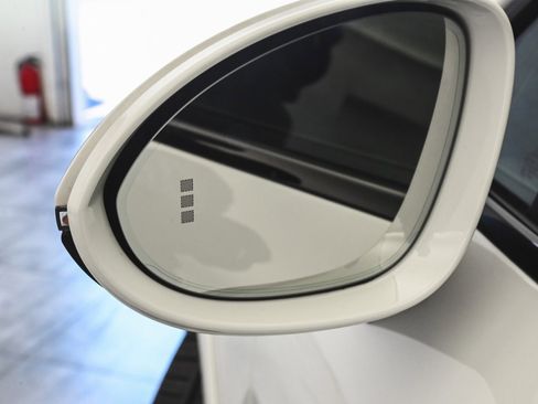 Used 2022 Porsche Cayenne Platinum Edition image 43