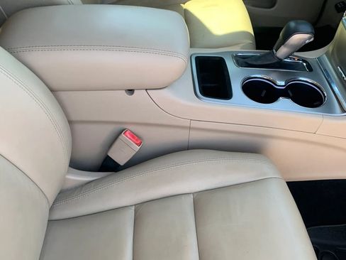 Used 2019 Jeep Grand Cherokee Limited image 25