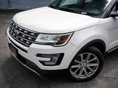 Used 2017 Ford Explorer Limited w/ Equipment Group 301A AWD/4WD image 2