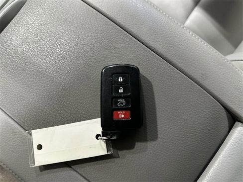 Used 2015 Toyota Highlander XLE image 33