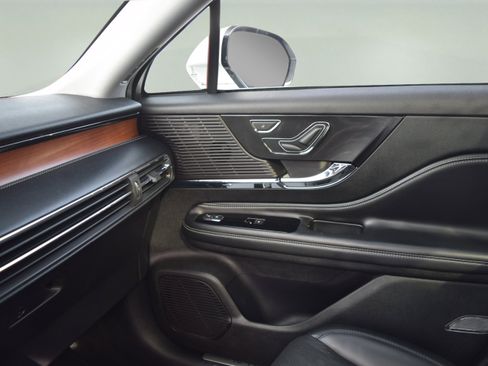 Used 2022 Lincoln Corsair Reserve w/ Equipment Group 201A image 18