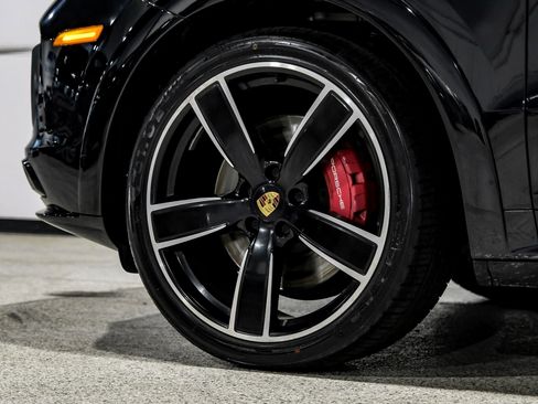 Used 2021 Porsche Cayenne GTS w/ Premium Package AWD/4WD image 71